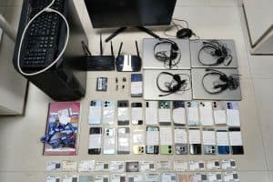 Bidhannagar Cyber Crime: बिधाननगर में साइबर क्राइम पुलिस ने अवैध इंटरनेशनल कॉल सेंटर का खुलासा करते हुए 24 लोगों को गिरफ्तार किया। मौके से 53 डेस्कटॉप, लैपटॉप और मोबाइल समेत कई उपकरण बरामद हुए।