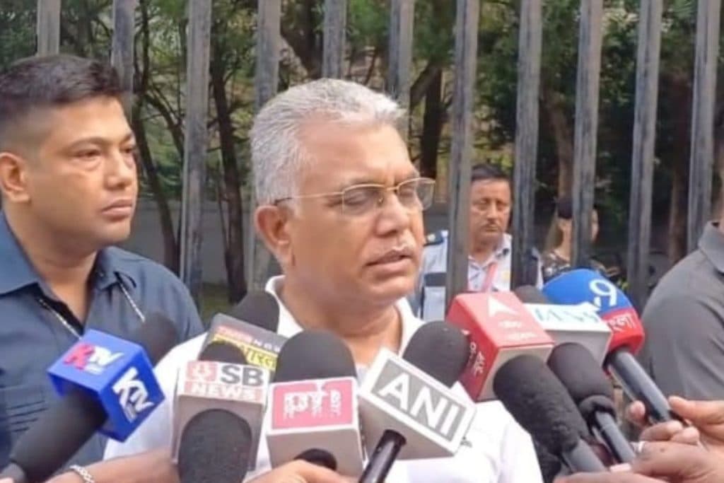 Dilip Ghosh Mamata Banerjee : भाजपा नेता दिलीप घोष ने ममता बनर्जी, फुटबॉल, वामदलों और नंदीग्राम को लेकर बयान दिया। उन्होंने फुटबॉल के लिए लंबी योजना की जरूरत बताई और ममता पर निशाना साधा।