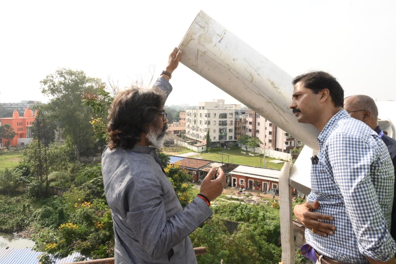 Hemant Soren News: हेमन्त सोरेन ने मेकॉन चौक से सिरमटोली चौक तक बन रहे फ्लाईओवर का औचक निरीक्षण किया