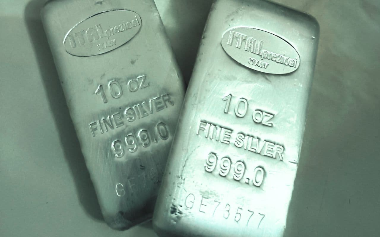 Silver Rate: कमजोर हाजिर मांग से चांदी वायदा कीमतों में गिरावट