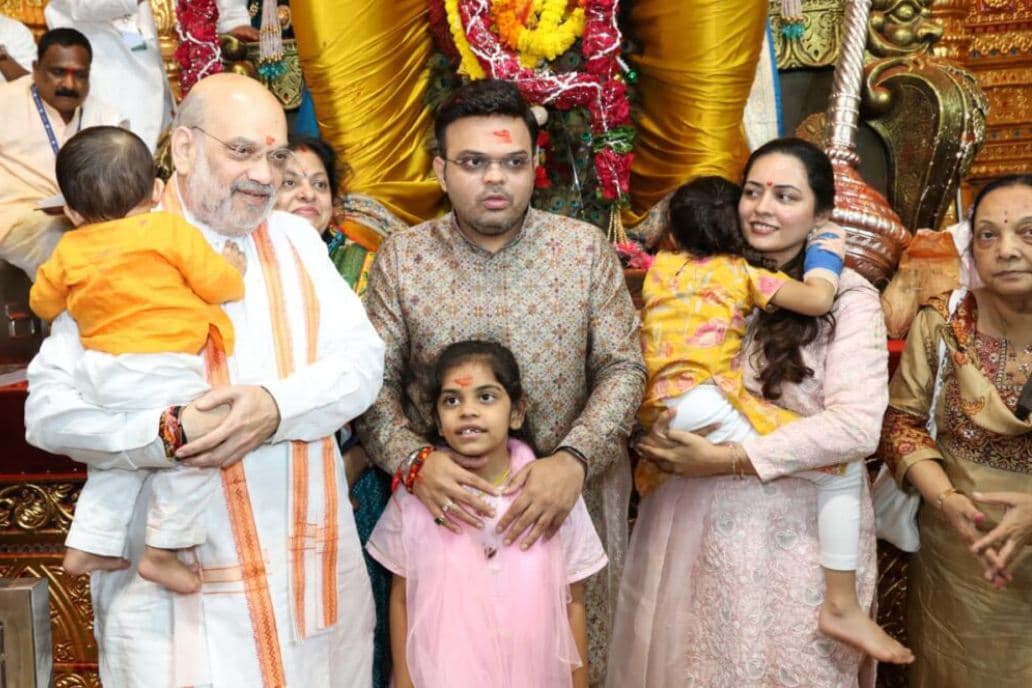 Amit Shah: लालबाग के राजा के दर्शन करने पहुंचे अमित शाह
