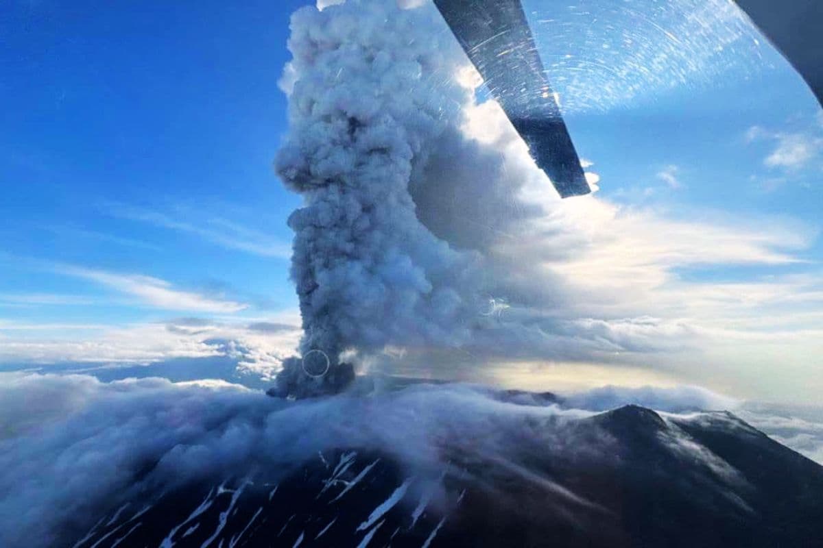 Russia Volcano News: रूस के सुदूर पूर्व क्षेत्र में पहली बार ज्वालामुखी फटा