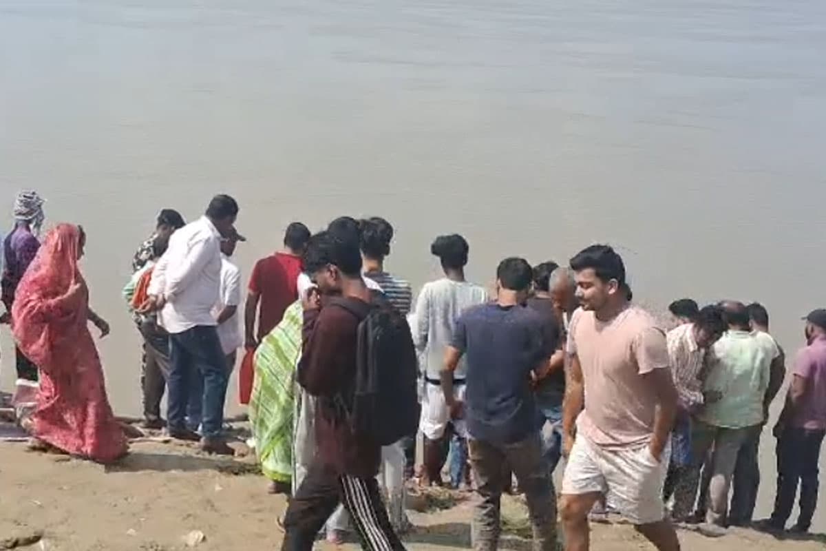 बक्सर के कटहरवा घाट पर गंगा में तैरता मिला युवक का शव, हत्या की आशंका