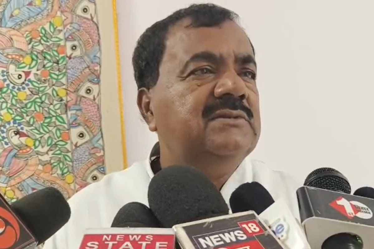 चुनाव से पहले मंत्री कृष्णानंद पासवान का बयान: “अगर बुर्का चलेगा तो घूंघट भी चलेगा” – चुनाव आयोग से मांग