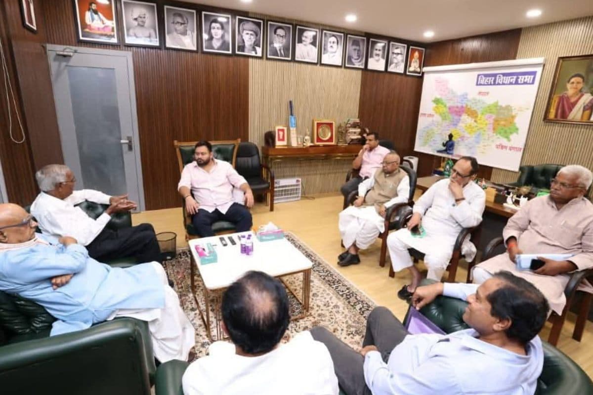बिहार चुनाव 2025: महागठबंधन में सीट बंटवारे पर तेजस्वी-डी. राजा की अहम बैठक