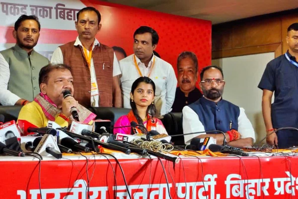 बिहार विधानसभा चुनाव 2025: पहले चरण के अंतिम दिन मैथिली ठाकुर, मुकेश सहनी और पुष्पम प्रिया ने दाखिल किए नामांकन