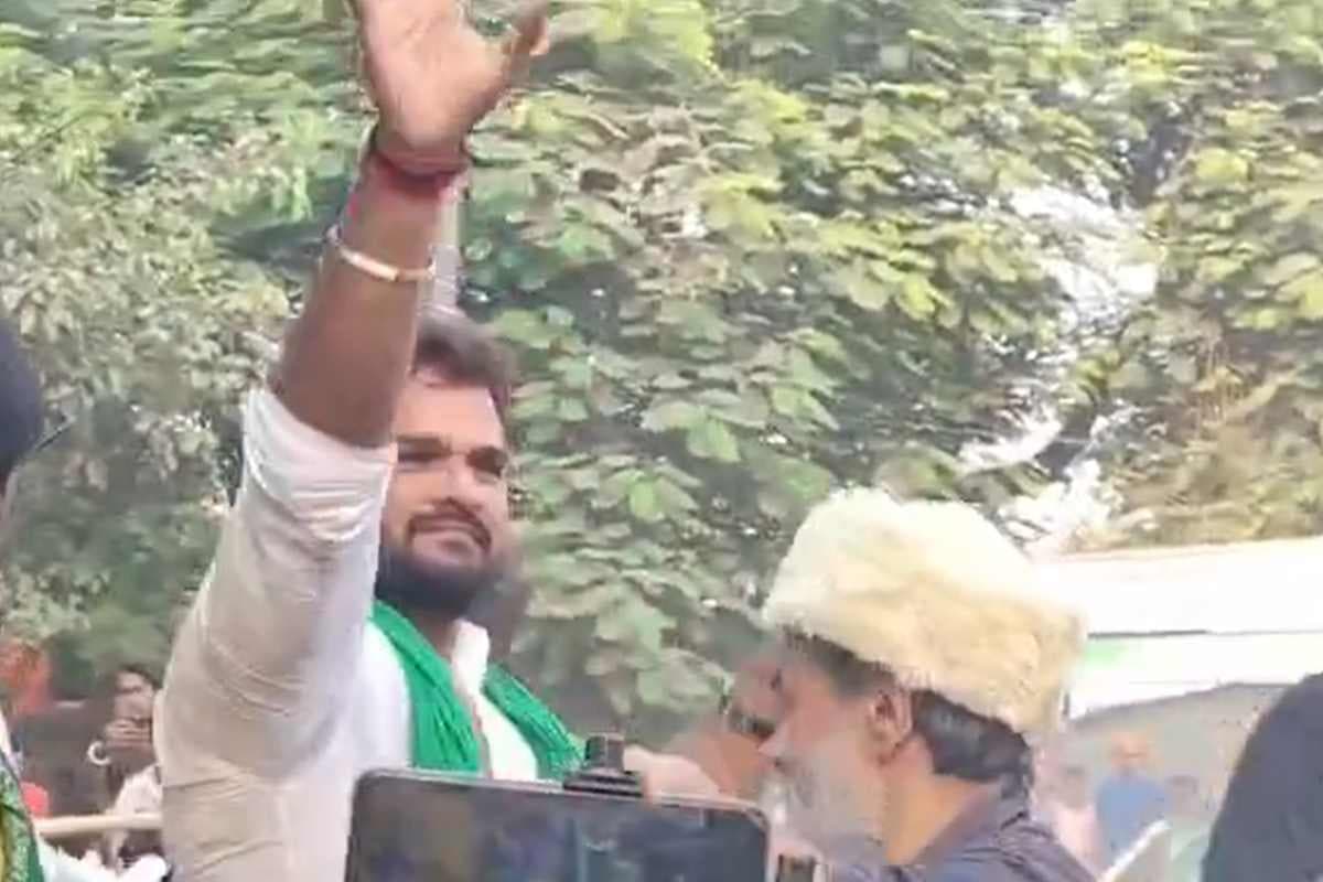 छपरा विधानसभा क्षेत्र में खेसारी लाल यादव ने राजद से दाखिल किया नामांकन, भीड़ में भावुक हुए सुपरस्टार