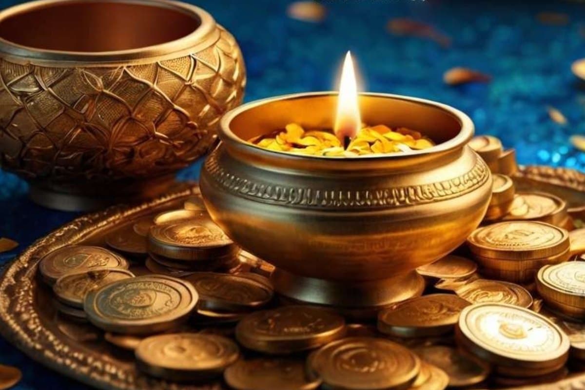 धनतेरस 2025: हरिद्वार में चमकी दुकानों की रौनक, ज्योतिषियों ने बताए शुभ क्रय मुहूर्त