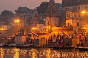 Diwali 2025: दीपावली की सही तिथि क्या है? जानिए लक्ष्मी पूजन का शुभ मुहूर्त और परंपराएं