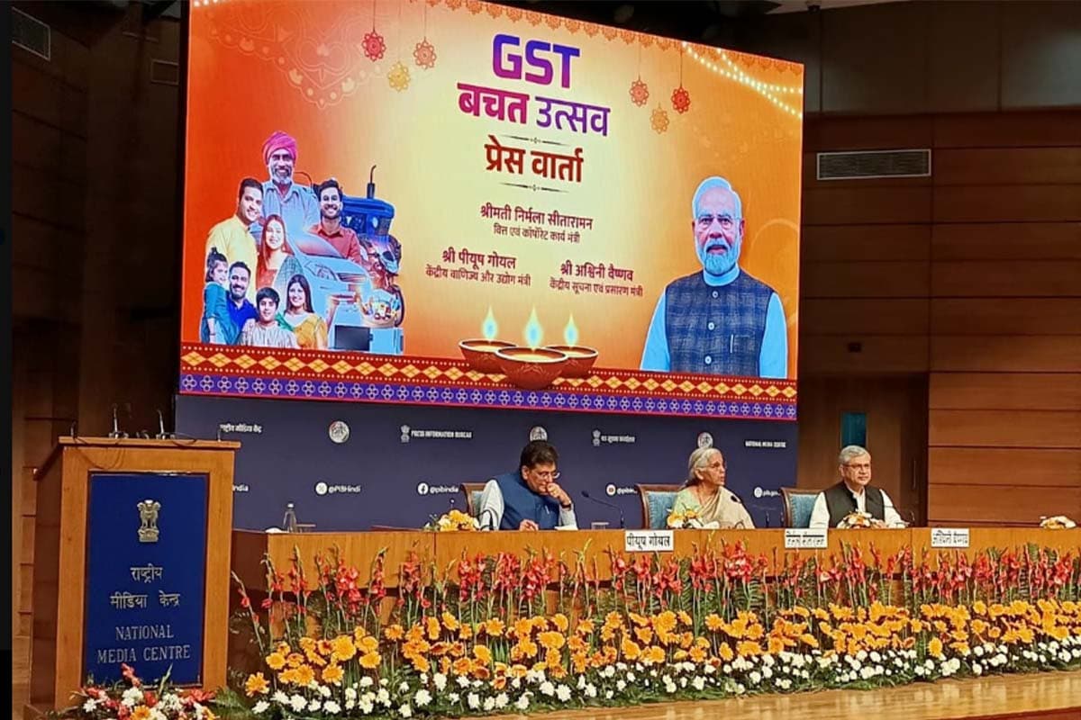 जीएसटी 2.0 सुधारों से अर्थव्यवस्था को मिला नया संबल, त्योहारी बिक्री ने तोड़े सभी रिकॉर्ड