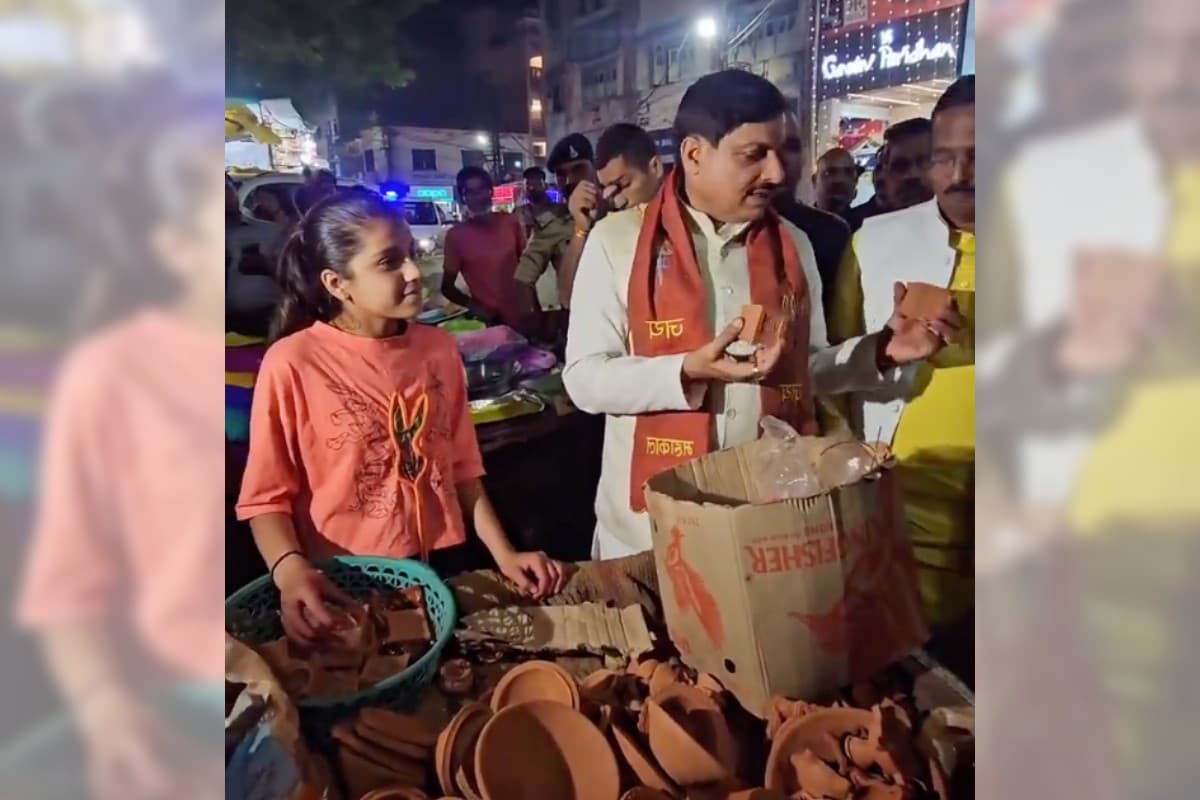 अखिलेश यादव ने दीवाली दीयों पर खर्च पर रोक सुझाई, जबकि मुख्यमंत्री मोहन यादव ने स्थानीय विक्रेताओं से खरीदे दीये
