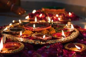 Diwali 2025: जानें लक्ष्मी पूजन का शुभ मुहूर्त और पूजा विधि, घर में सुख-समृद्धि लाने का तरीका