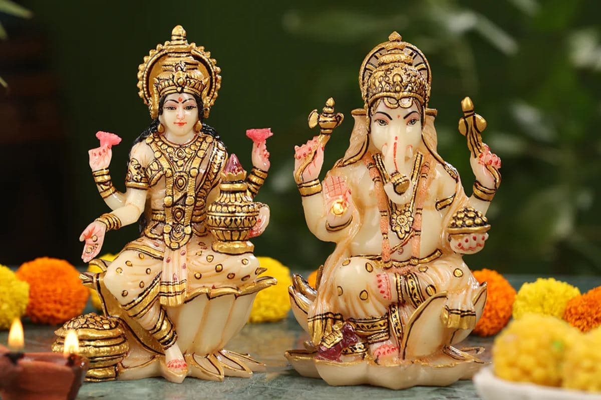 Diwali 2025: जानें आज लक्ष्मी-गणेश पूजन का सर्वोत्तम मुहूर्त और विधि