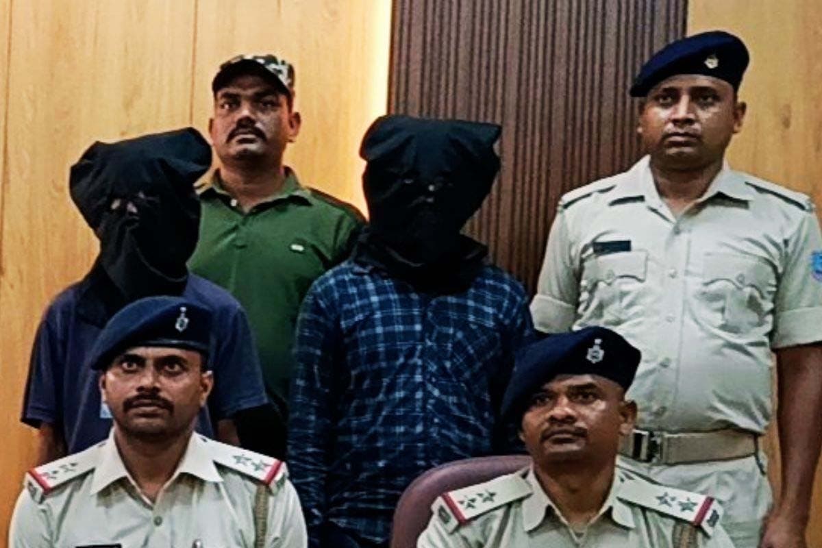 ओडिशा से प्रयागराज जा रहे 82 किलो 800 ग्राम गांजा के साथ दो तस्कर गिरफ्तार, पुलिस भी रह गई दंग
