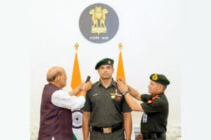 Neeraj Chopra Honorary Lieutenant Colonel: ओलंपिक विजेता नीरज चोपड़ा को रक्षामंत्री ने दी टेरिटोरियल आर्मी में मानद रैंक