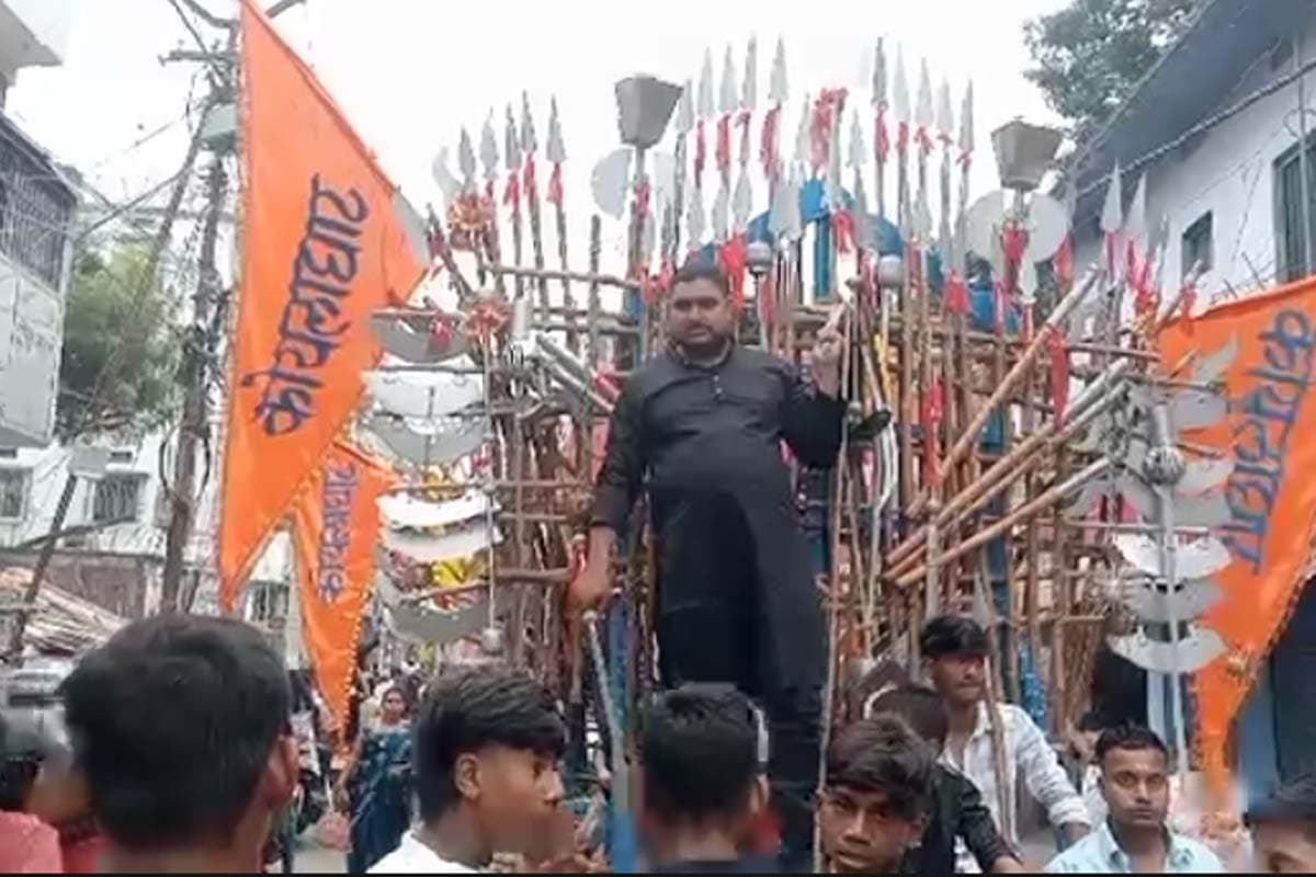 Bihar Chunav 2025: काली पूजा विसर्जन जुलूस में आदर्श आचार संहिता का उल्लंघन, प्रशासन की उदासीनता उजागर