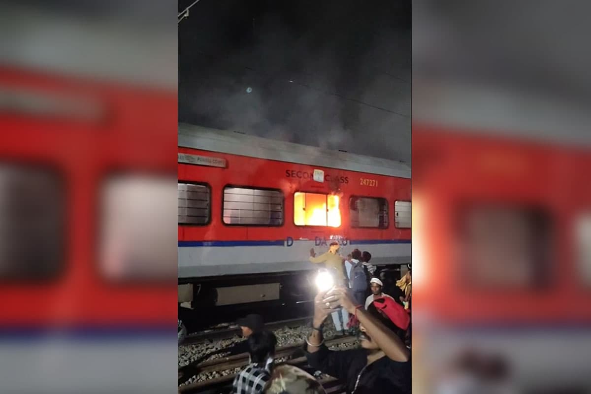 Janasewa Express में आग लगने से बड़ा रेल हादसा टला, यात्रियों की सुरक्षा हुई सुनिश्चित