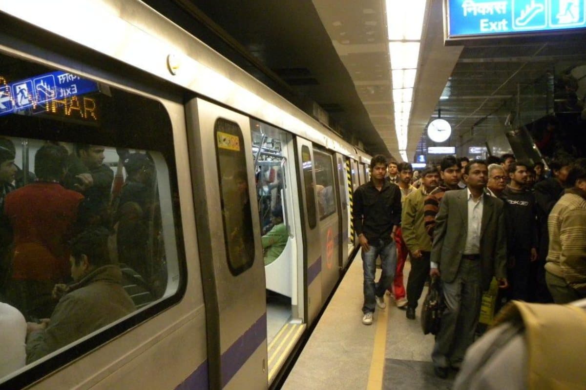 DMRC News: दिल्ली मेट्रो के 32 स्टेशनों पर प्लेटफ़ॉर्म विस्तार से भीड़भाड़ होगी कम, यात्रियों को मिलेगा सहज सफ़र