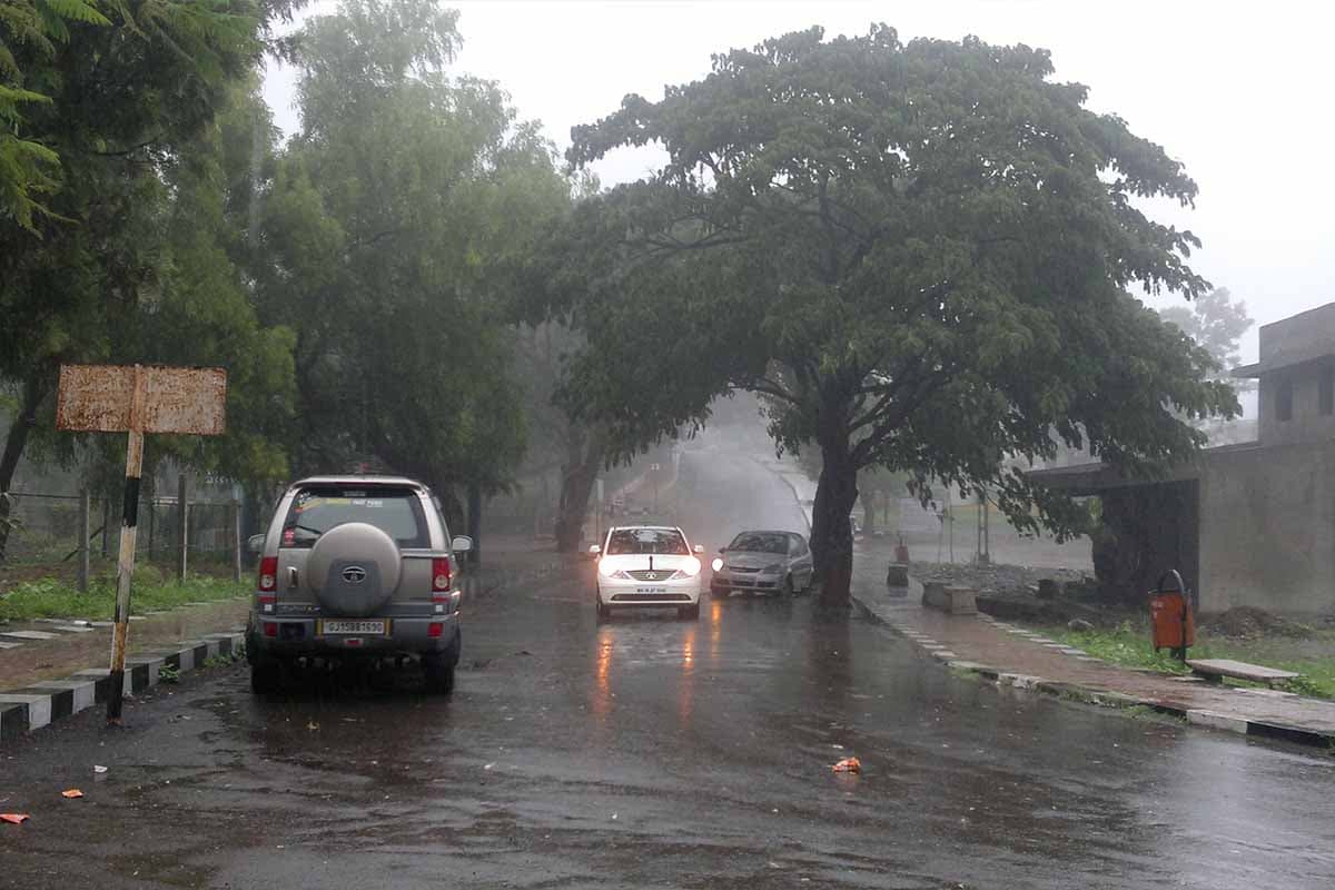 Gujarat Rainfall: गुजरात में अकालिक वर्षा से किसान बेहाल, अरब सागर में बने अवदाब के कारण एक नवम्बर तक वर्षा की संभावना