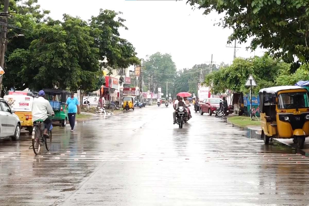 Cyclone Montha: चक्रवात ‘मोंथा’ बना गंभीर तूफ़ान, आंध्र प्रदेश के तट से टकराने की चेतावनी