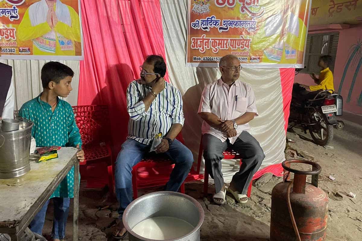 छठ पर्व की पूर्णाहुति पर पंच मंदिरा घाट पर उमड़ा श्रद्धा का सागर, समाजसेवी अर्जुन पांडे की जनसेवा बनी प्रेरणा का प्रतीक