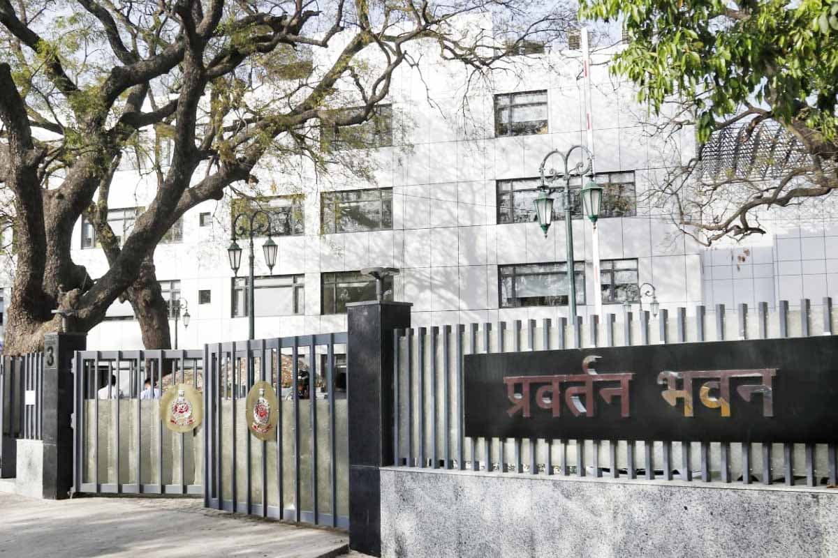 Kolkata News: पश्चिम बंगाल के नगर निकाय भर्ती घोटाले में ईडी ने चलाई बड़ी छापेमारी