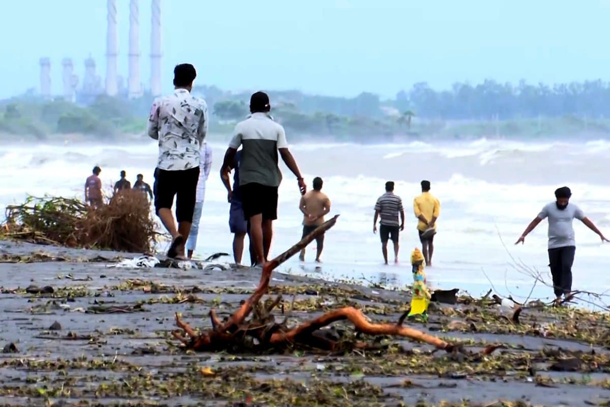 Cyclone Montha: चक्रवात ‘मोंथा’ का कहर थमा, लेकिन बारिश और तेज़ हवाओं से ओडिशा के कई ज़िले बेहाल
