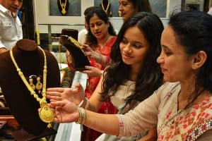 Gold price Today: सोना खरीदने का बढ़िया मौका! कीमत में जबरदस्त गिरावट, जानिए ताजा भाव
