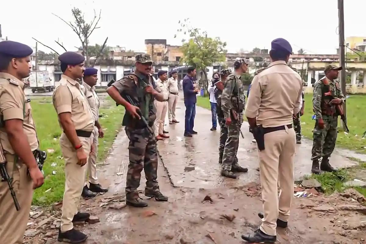 Mokama Murder Case: दुलारचंद यादव हत्याकांड में पुलिस की बड़ी कार्रवाई — भदौर व घोसवरी थानाध्यक्ष निलंबित, 21 गिरफ्तार