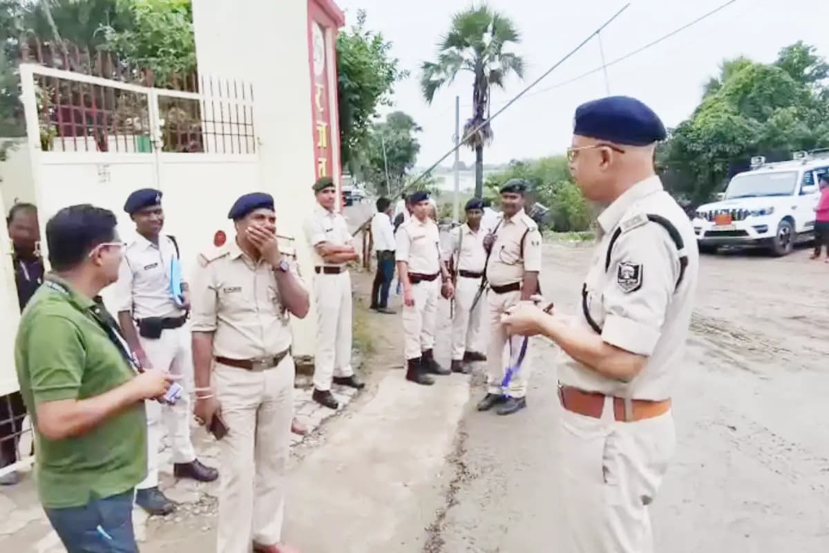 Bihar Chunav: सिवान पुलिस का एक्शन मोड, विधानसभा चुनाव से पहले अवैध हथियार रखने वालों पर ताबड़तोड़ कार्रवाई