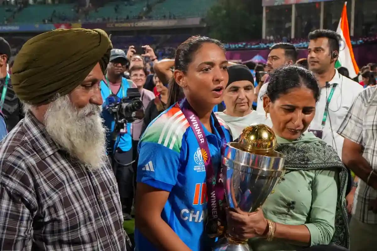 Women Cricket World Cup 2025: विश्व विजेता भारतीय महिला टीम का नया जयगान, “रहेगा सबसे ऊपर हमारा तिरंगा!”