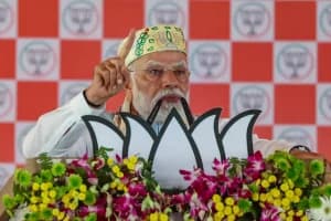 Bihar Election 2025: PM Modi targets Tejashwi Yadav, कहा – “अपने पिता का नाम लेने से क्यों डर रहे हो?”