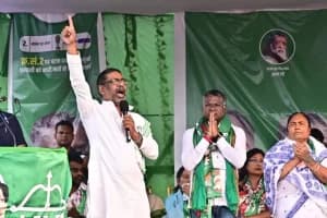 Hemant Soren Ghatshila Rally: मुख्यमंत्री हेमंत सोरेन ने मुसाबनी में कहा—झामुमो आदिवासियों व गरीबों की आवाज़ है