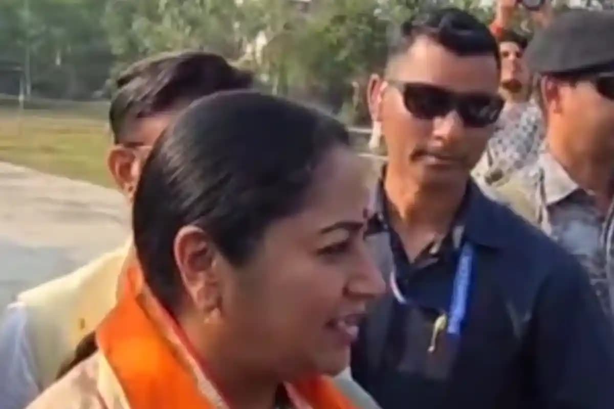 Rekha Gupta: दिल्ली की मुख्यमंत्री रेखा गुप्ता ने औरंगाबाद में भाजपा प्रत्याशी के समर्थन में किया भव्य रोड शो