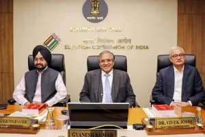 Bihar Chunav 2025: पहले चरण की वोटिंग में हंगामा, डिप्टी सीएम विजय सिन्हा की कार पर हमला और CPM प्रत्याशी पर वारदात
