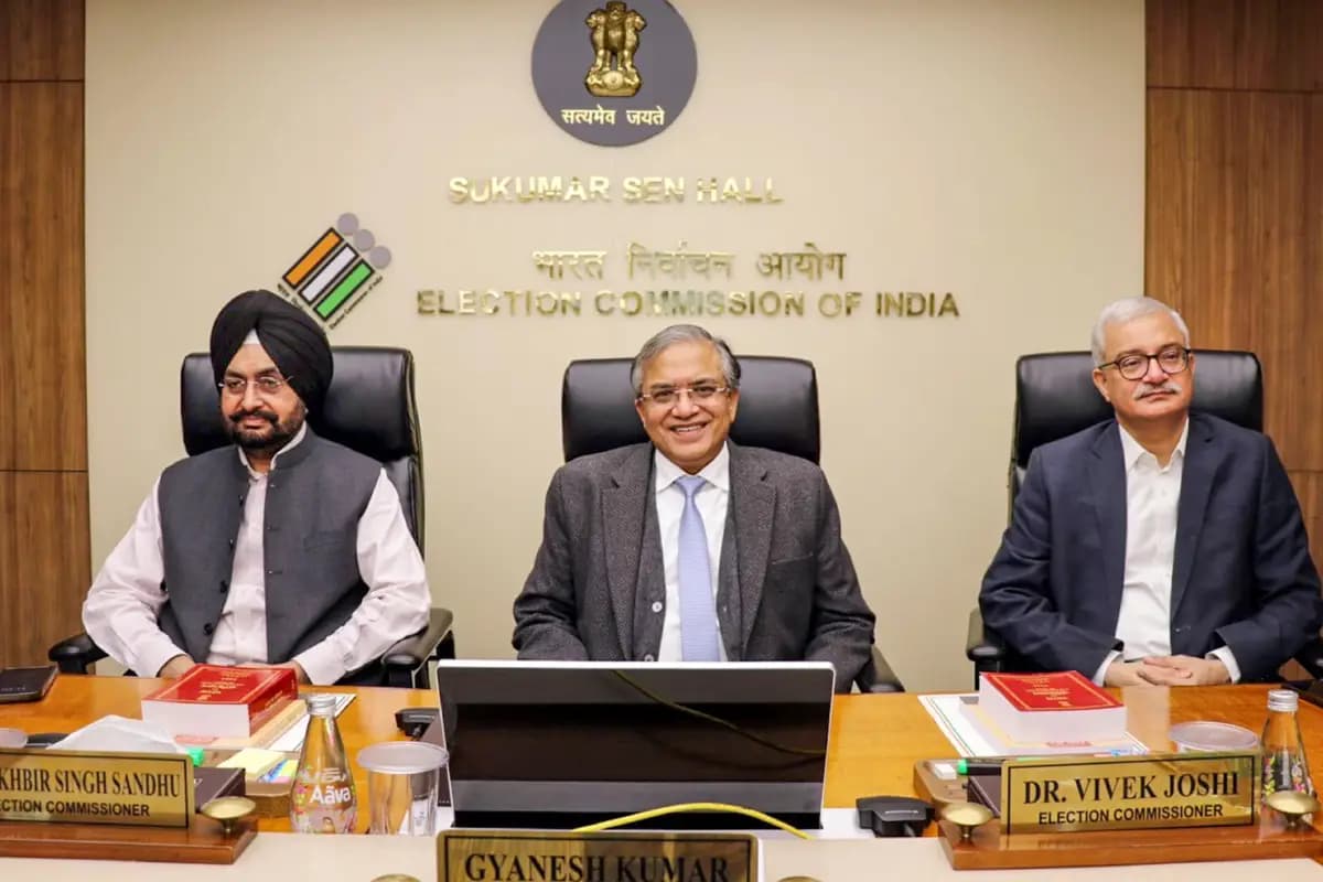 Bihar Chunav 2025 Update: पहले चरण की वोटिंग के बीच डिप्टी सीएम विजय सिन्हा की कार पर हमला, CPM प्रत्याशी पर भी हिंसक वारदात