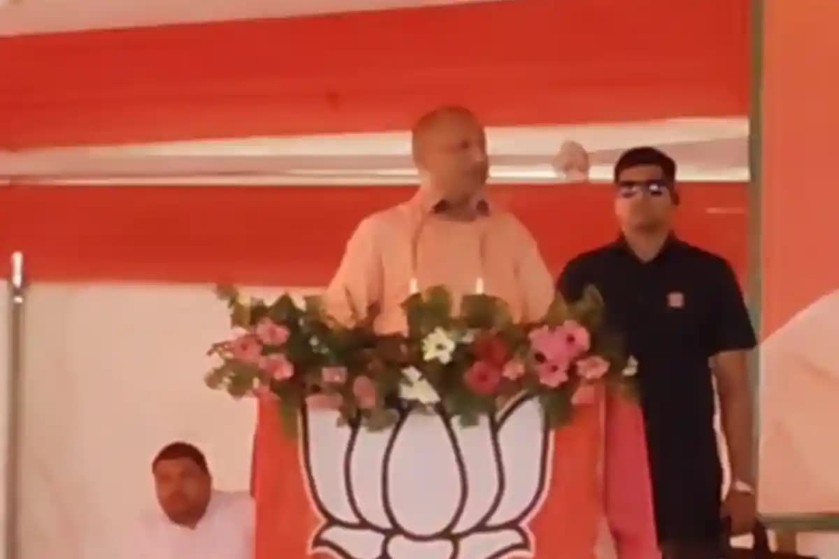 Bihar Chunav 2025 Voting: उत्तर प्रदेश में योगी आदित्यनाथ का जनसमर्थन रैली में शक्ति प्रदर्शन, लालटेन युग समाप्ति का ऐलान