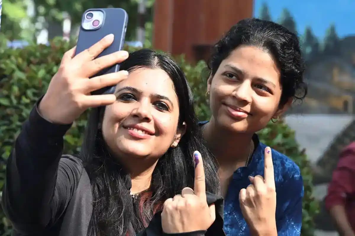 Bihar Election 2025: बिहार चुनाव 2025 में महिला मतदाताओं की निर्णायक भूमिका, पर टिकट वितरण में अभी भी भेदभाव स्पष्ट