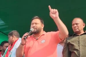 Tejaswi Yadav Bihar Election Update: आरजेडी नेता तेजस्वी यादव ने औरंगाबाद के नवीनगर में जनसभा को संबोधित करते हुए कहा कि जो सरकार 20 वर्षों में नहीं कर सकी, वह मात्र 20 महीनों में बिहार का स्वरूप बदल देंगे।