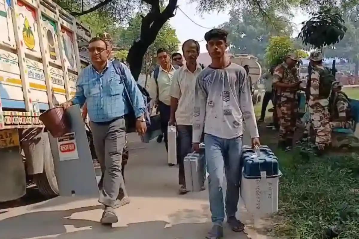 Bihar Election Phase 2 Voting: पश्चिम चंपारण की 9 सीटों पर दूसरे चरण के मतदान की तैयारी पूरी, एनडीए-महागठबंधन में सीधी भिड़ंत