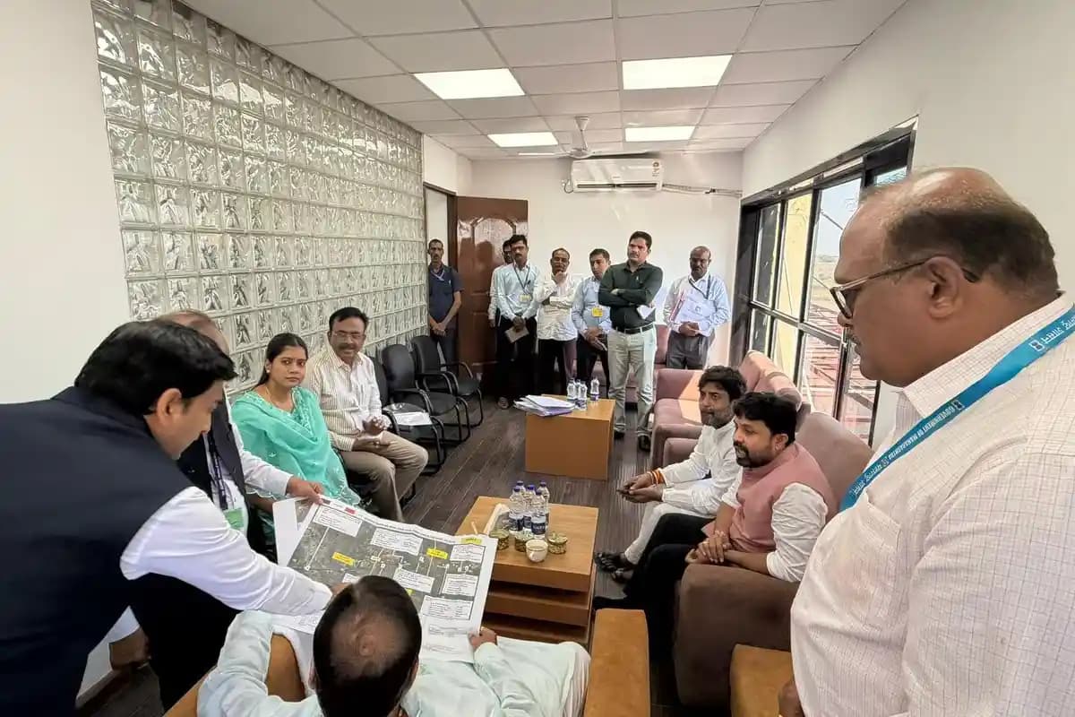 Nitin Gadkari: लातूर में राष्ट्रीय राजमार्ग निर्माण कार्यों की समीक्षा, विकास को मिलेगी नई दिशा
