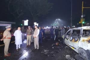 Delhi Blast: लाल किले के पास हुए आतंकी विस्फोट में नौ निर्दोषों की मौत, पांच परिवारों की दुनिया उजड़ी