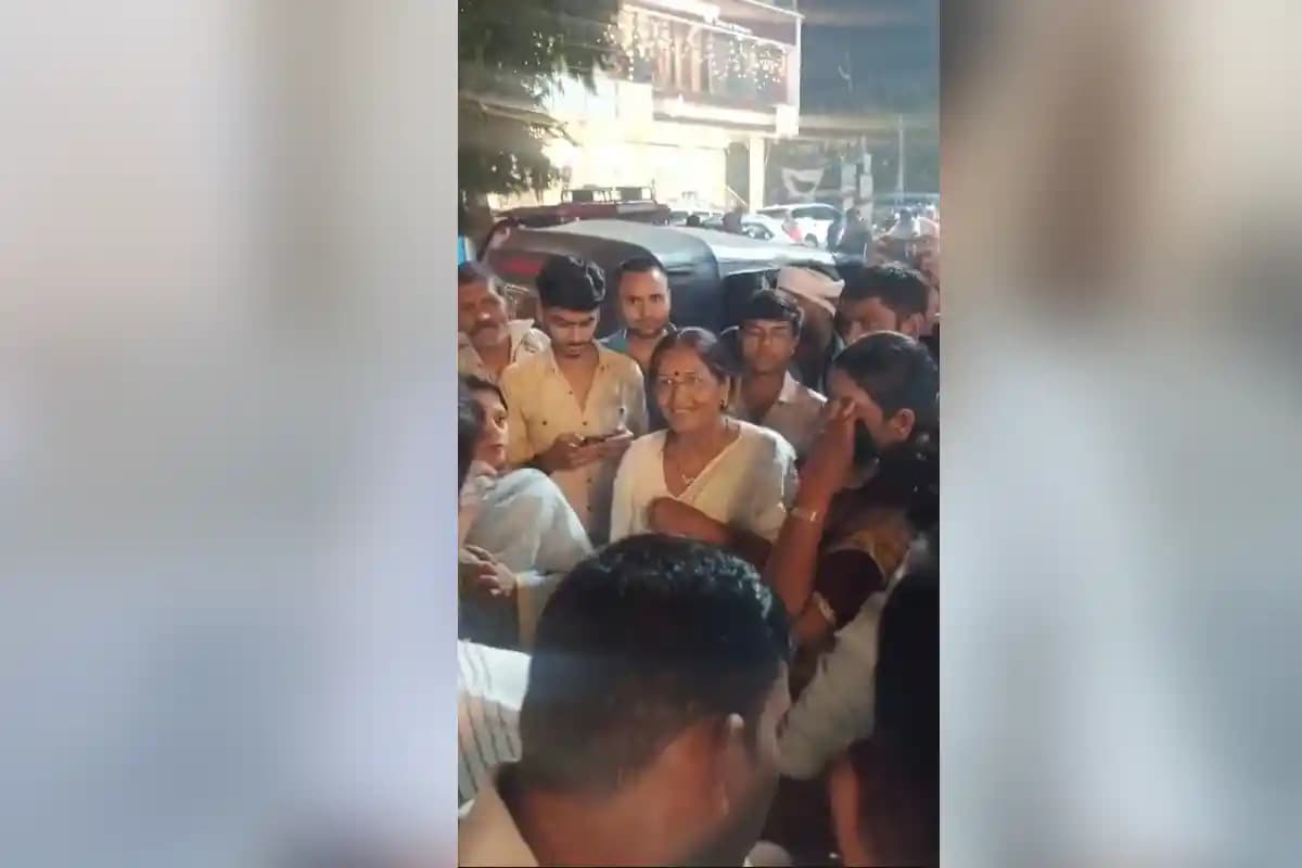 Bihar Politics: उपेंद्र कुशवाहा ने सासाराम में गोलगप्पे खाकर मचाई चर्चा, पत्नी स्नेह लता की किस्मत ईवीएम में बंद