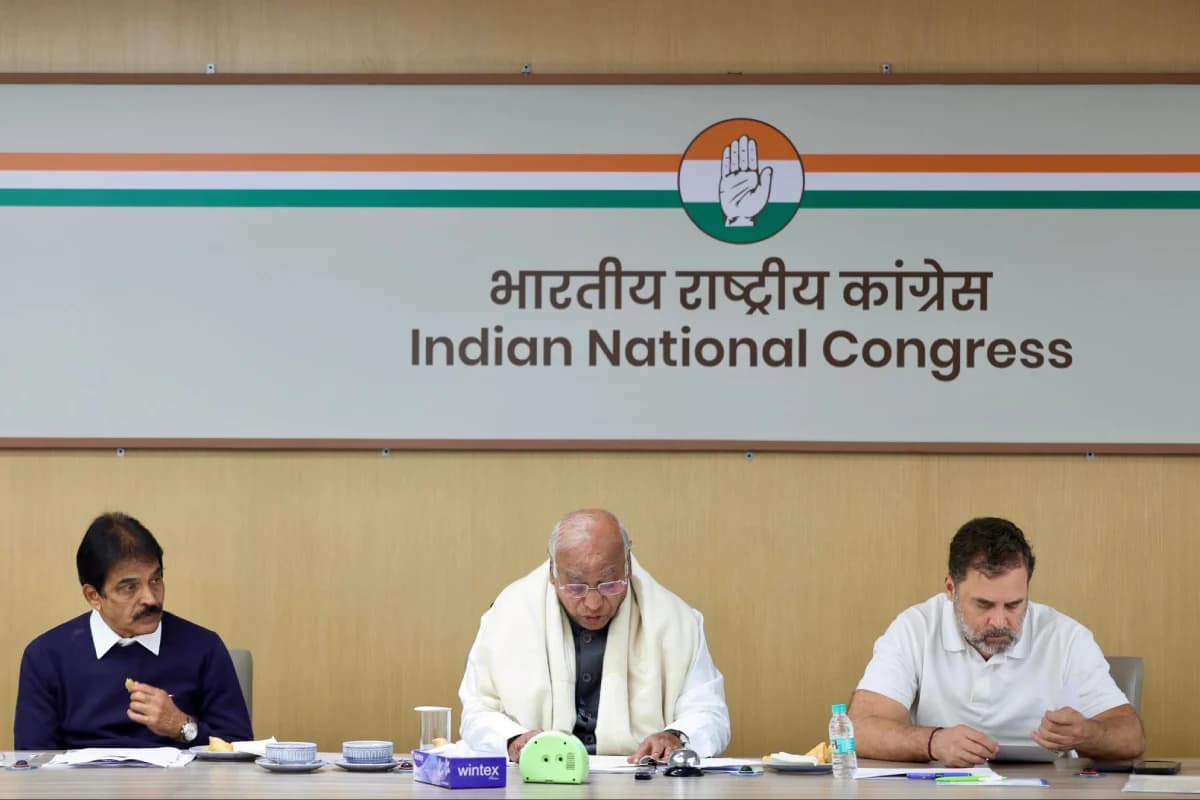 कांग्रेस ने चुनाव आयोग के खिलाफ उठाई आवाज, एसआईआर प्रक्रिया को बताया बीजेपी की साजिश