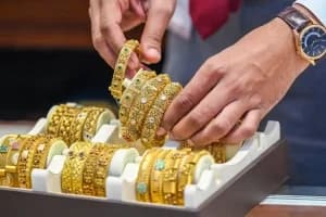 Gold Price Today: सोने के भाव में बड़ी गिरावट, बाजार खुलते ही धड़ाम हुआ सोना, जानिए ताजा रेट