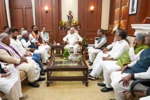 Nitish Kumar Resignation Bihar: नीतीश कुमार ने राज्यपाल को सौंपा इस्तीफा, एनडीए सरकार बनाने का दावा किया