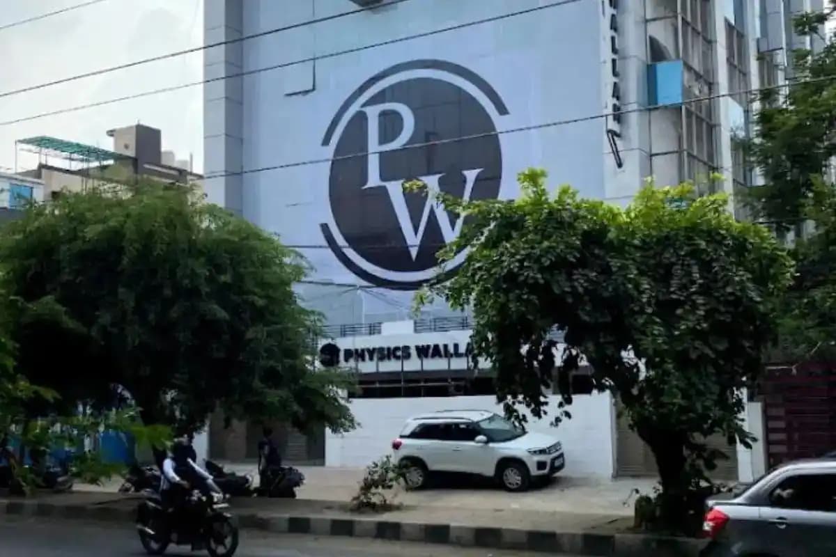शानदार लिस्टिंग के बाद फिजिक्सवाला के शेयर पर ब्रेक, निवेशकों की चिंता बढ़ी