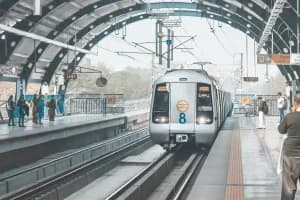 Delhi Pollution: दिल्ली मेट्रो पर 3.8 लाख का जुर्माना, प्रदूषण नियम उल्लंघन पर कार्रवाई