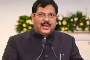 CJI Gavai Statement: पूर्व मुख्य न्यायाधीश का बड़ा बयान, नेताओं के दबाव पर तोड़ी चुप्पी