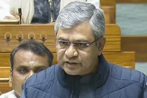 Fake News Threat to Democracy: केंद्रीय मंत्री अश्विनी वैष्णव ने दी चेतावनी, डीपफेक पर होगी सख्त कार्रवाई